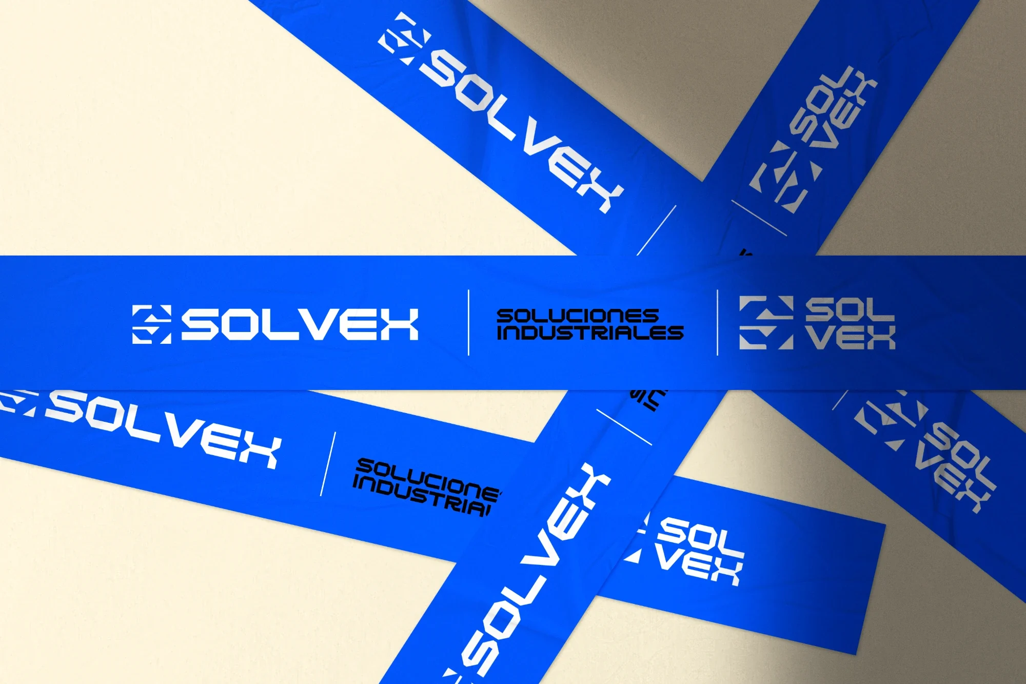 Cintas azules con el logo de SOLVEX y la bajada Soluciones industriales